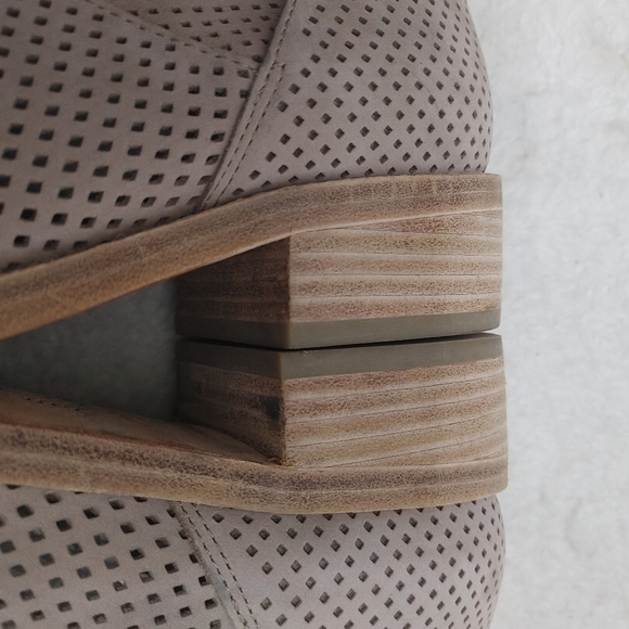 EILEEN Fisher Perforated Leather Ankle Boots 6 - Picture 10 of 15